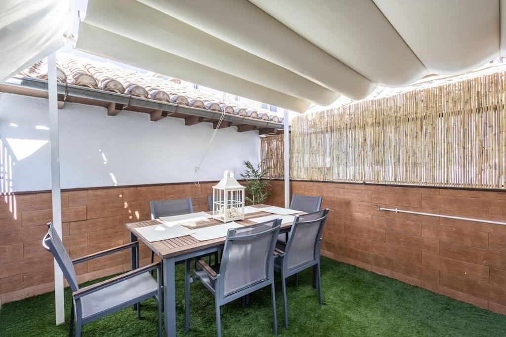 Apartamento Con Terraza A 4 Minutos De La Catedral Granada Exteriér fotografie
